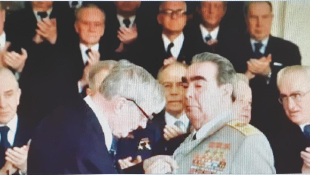Brejnev dönemi “madalya enflasyonuna” tanık oldu. Brejnev’e toplam 200 madalya verildi.