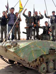 Kobane'de YPG savaşçıları