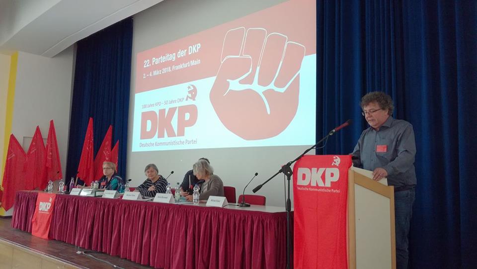DKP XXII. Parti Kongresi’nde Genel Başkan Patrik Köbele delegelere sesleniyor.