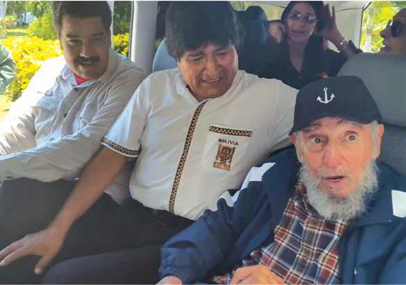 89. yaş günü dolayısıyla, 13 Ağustos 2015’de Havana’da, kendisini yalnız bırakmayan Venezuella Devlet Başkanı Nicolas Maduro ve Bolivya Devlet Başkanı Evo Morales ile birlikte.
