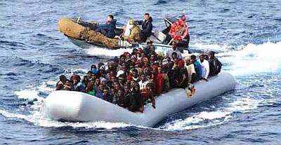 Akdeniz'de Afrikalı göçmenleri taşıyan bir tekne