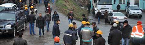 Zonguldak Ereğli’de Maden İşçileri, işten çıkarılan arkadaşlarına sahip çıktı